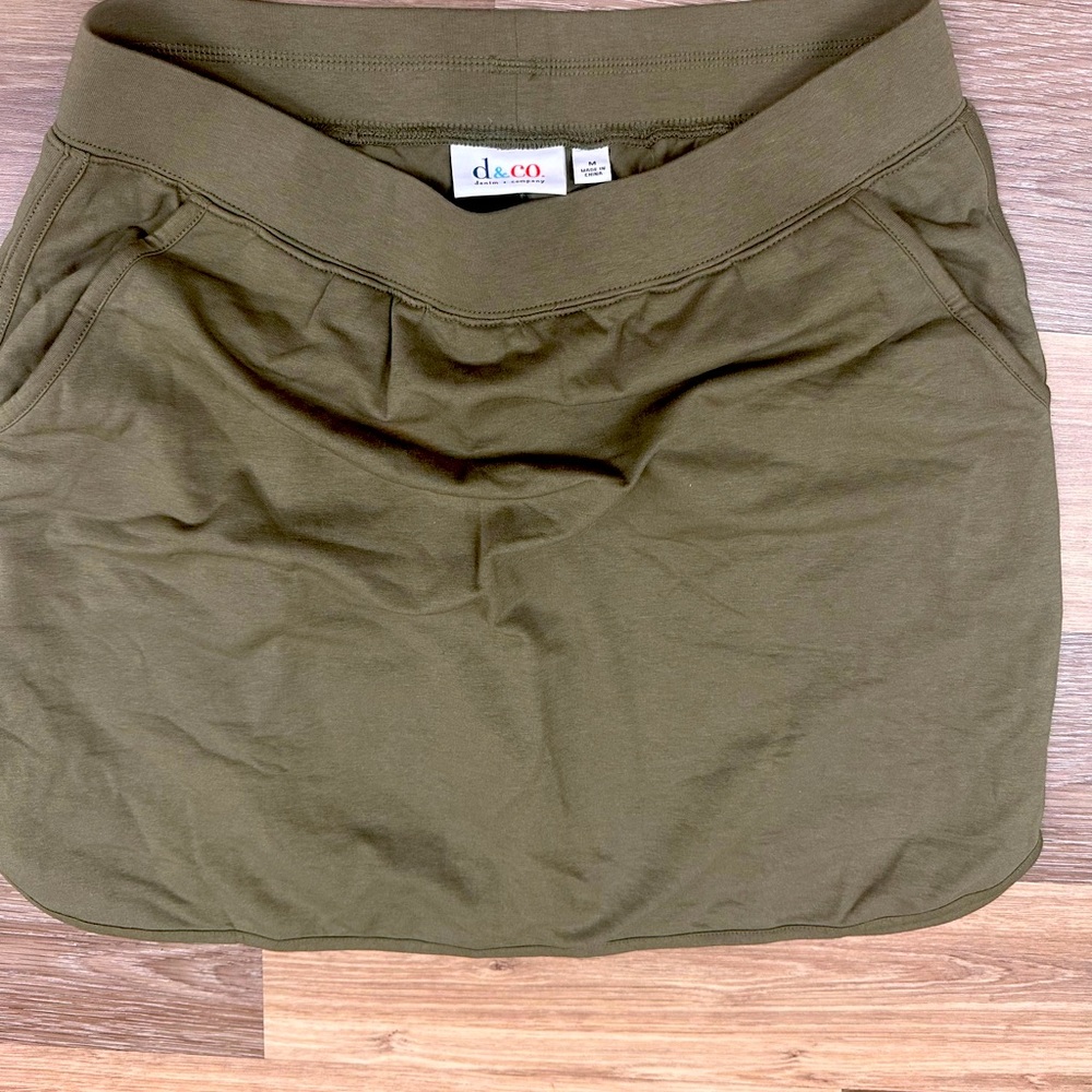 d&co. New army green skort Med